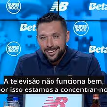 Indireta de Farioli ao caso de Fábio Veríssimo? «A televisão não funciona bem...»