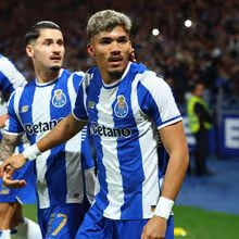 Quando um chega para o sucesso: FC Porto sofre mas não desarma