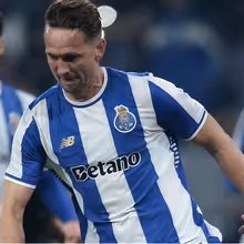 Luuk de Jong volta mais cedo à Invicta