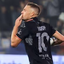 Cremonese vence em Bolonha com bis de Jamie Vardy