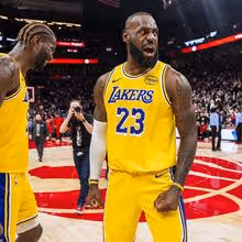 LeBron James fica abaixo dos 10 pontos ao fim de 1.297 jogos mas assiste no último suspiro para vitória dos Lakers