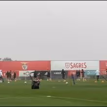 Mourinho chama José Neto e Rodrigo Rêgo: Benfica afina estratégia para o Nápoles debaixo de um dilúvio