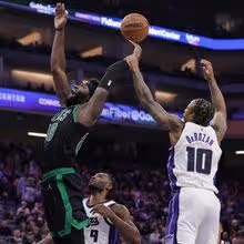 Queta marca 13 pontos no triunfo dos Celtics frente aos Kings