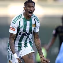 André Luiz e o interesse do Benfica: «Mão a tremer? É do frio»