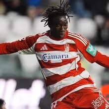 Adeptos do Granada pedem a Faye que não assine pelo Sporting no mercado de inverno