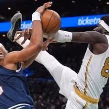 Neemias Queta estabelece recorde de ressaltos mas Celtics perdem com Nuggets