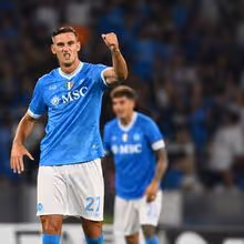 Benfica e Nápoles reúnem hoje por Lorenzo Lucca