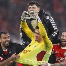 Herói improvável: Trubin é o quinto guarda-redes a marcar na Liga dos Campeões