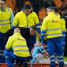 Feyenoord foi eliminado e filho de Van Persie pode ter lesão grave: «Sou treinador, mas também sou pai. É de partir o coração»