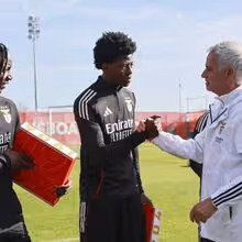 Mourinho sobre Anísio, Neto e Banjaqui: «Os miúdos querem ficar no Benfica e aqui têm as portas abertas para o desenvolvimento»