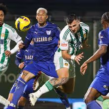 Rio Ave ataca arbitragem do jogo com o Famalicão e mostra lances polémicos