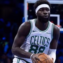 Queta assina 'duplo-duplo' pelos Celtics no regresso de Tatum à competição