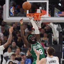 Neemias Queta marca cinco pontos na derrota dos Celtics frente aos Spurs