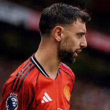 Bruno Fernandes fez história pelo Man. United mas atira: «Não venho para o jogo a pensar que vou bater um recorde...»