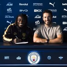 Jérémy Doku renova com o Manchester City até 2031