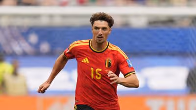 Thomas Meunier joins Sunderland ahead of Europa League campaign