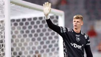 Botafogo se complica dentro e fora de campo e sofre goleada do Athletico