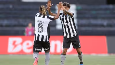 Teve de tudo no Nilton Santos: Botafogo vira, escorrega no fim e só empata com o Coritiba