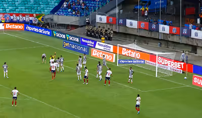 Uma noite preparada para ser de Huguinho, mas os goleiros tomam o protagonismo na derrota para o Bahia