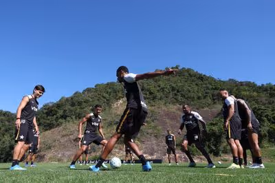Botafogo deixa o Transfer Ban, abre espaço na folha salarial e se movimenta no mercado