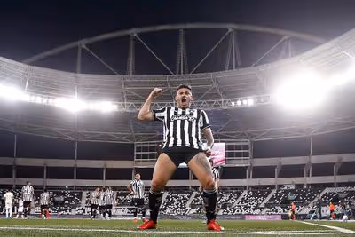 Tiquinho resolve, mas Botafogo deixa a tranquilidade para outra rodada