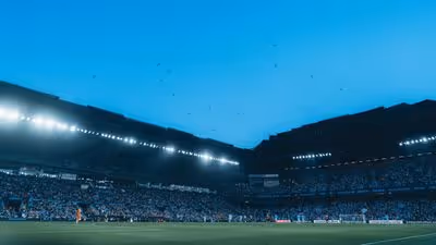 Espanha: mau estado do relvado adia jogo com críticas à mistura