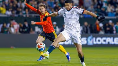 Raúl Jiménez é jogador livre e pode continuar em Inglaterra