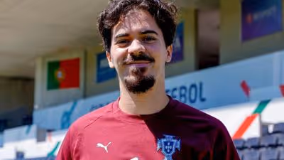 Nuno Mendes e Vitinha distinguidos antes de Portugal partir para o Mundial