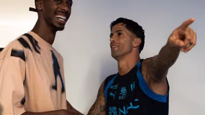 Com transferência parada, João Cancelo regressa aos treinos no Al Hilal