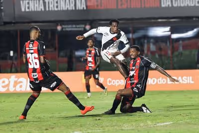 Vasco vence o Vitória e está na semifinal da Copa do Brasil