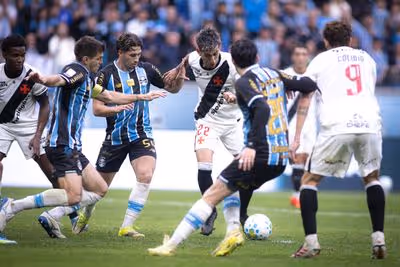 Vasco vence o Grêmio de virada e quebra tabu de 20 anos na Arena