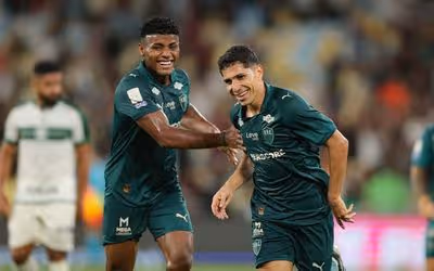 SAVARINO VIRA DONO DA NOITE, E FLUZÃO ATROPELA O CORITIBA NO MARACANÃ!