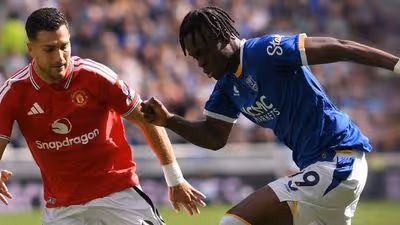 Everton busca empate contra Manchester United com golaço no fim