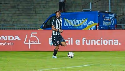 Após cobrir Copa do Mundo, Nenê decide vitória do Botafogo-PB na Série C