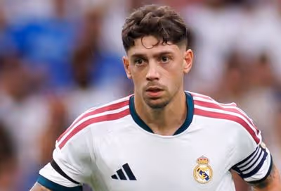 Jogador do Real Madrid sofre entorse grave no tornozelo e vira desfalque