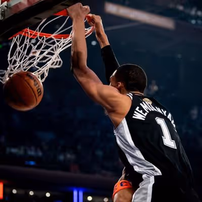 NBA mantém Wembanyama sem punição após empurrão em Brunson