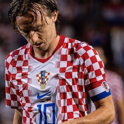 “VAR deve intervir apenas em erros de 200%”: Modric vê Croácia prejudicada
