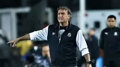 Santos: Cuca admite preocupação com rebaixamento e cobra diretoria