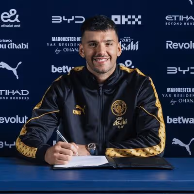 Manchester City anuncia contratação de goleiro campeão mundial