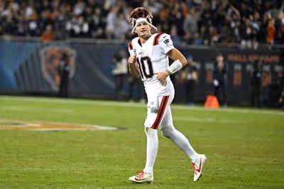 Illegal handoff, last‑second TD and a flurry of penalties define Bears‑Patriots thriller