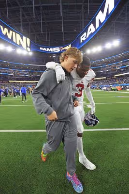 Jaxson Dart’s Knee Injury Forces Giants into Uncertain Stretch; Odell Beckham Jr. Offers Support