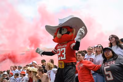 Texas Tech survives late stand, tops Houston 28-26 after goal-line two-point stop