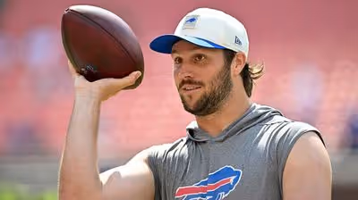 Bills Rally in Houston 36-31; DJ Moore Posts 100-Yard Debut