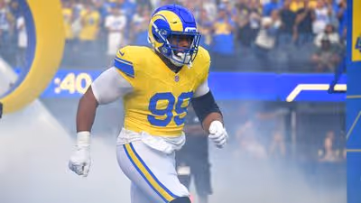 Aaron Donald’s Emotional Return Lifts Rams to 28-6 Win Over Giants