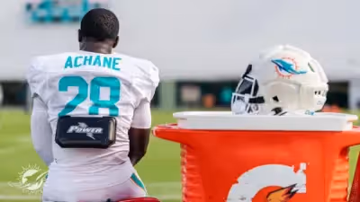 De'Von Achane's Torn ACL Forces Dolphins to Reinvent a Once-Explosive Ground Game