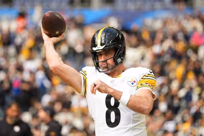 Aaron Rodgers Moves Past Peyton Manning in Paris as Steelers Win NFL’s First Game in France