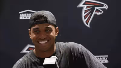 Tua Tagovailoa Wins Falcons’ Week 1 Start, Sparking Mixed Reactions Inside and Outside the Building