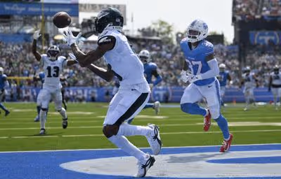 Hurts’ late surge and DeVonta Smith’s big day lift Eagles to 24-20 comeback over Titans