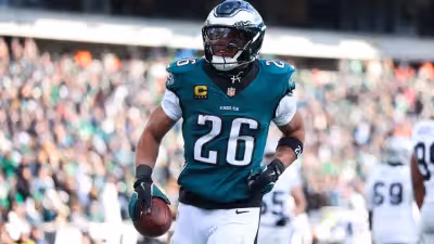 Saquon Barkley Questionable After Back Injury in Eagles’ MNF Game vs. Cowboys