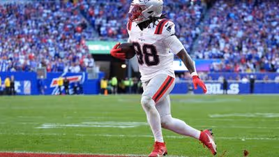 Illegal handoff, last‑second TD and a flurry of penalties define Bears‑Patriots thriller